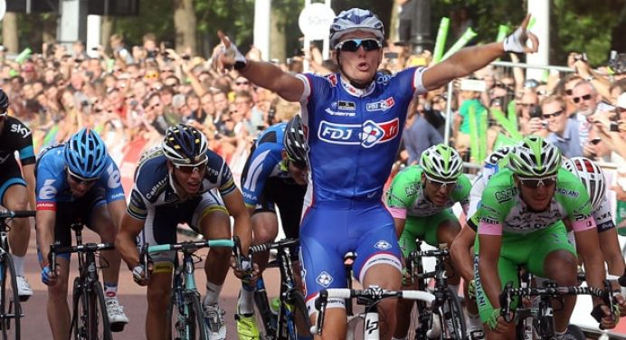 Démare reclama la victoria de la cuarta etapa en el Giro de Italia